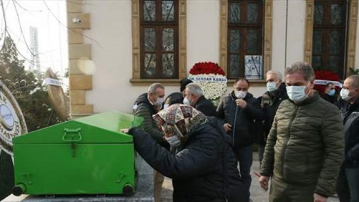 Aykırı dönmüş aracının içinde meyyit bulunan tabip için cenaze merasimi