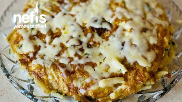 Börek Tadında Kaşar Ve Yumurtalı Makarna