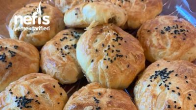 Çıtırlığıyla Lezzetine Bayılacağınız Kıymalı Börek