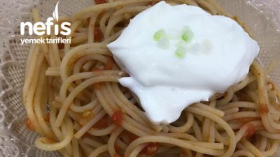 Domates Soslu Sarımsaklı Spagetti Makarna