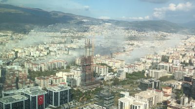 Ege Denizi’nde Zelzele: Yıkılan Binalar Var