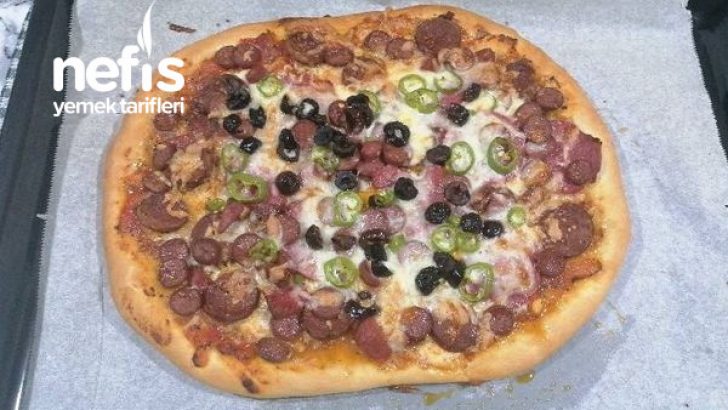 El Yapımı Pizza (Karışık Ve Peynirli Pizza)