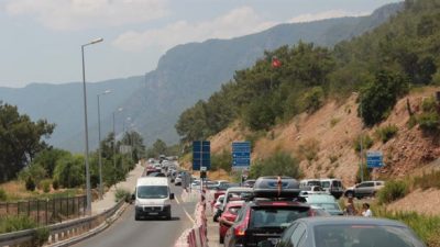 Gelmeyin artık! O ilin dört bir tarafında trafik kilitlendi