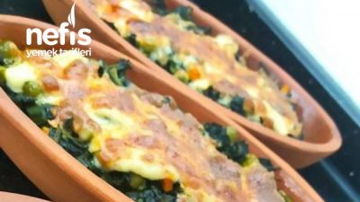Güveçte Kaşarlı Beşemal Soslu Ispanak