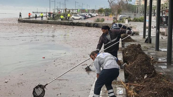 İzmir’de hayat olağana dönüyor