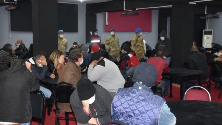 İzmir’de jandarmadan ‘kumar’ operasyonu: 2,5 milyon TL ceza kesildi