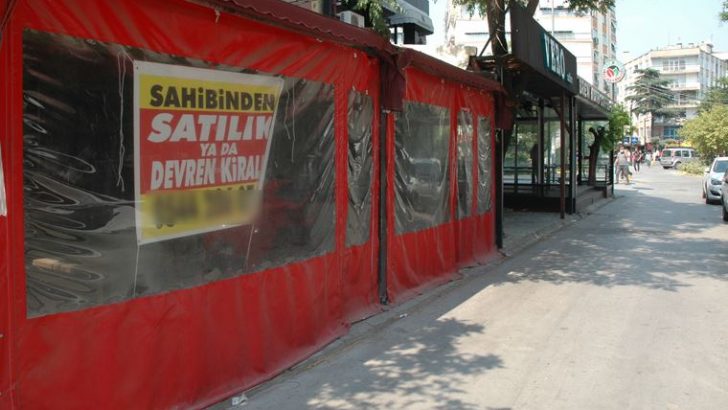 İzmir’de kafe ve barlar bir bir kapılarına kilit vuruyor