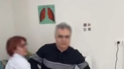 İzmir’de profesör tabip, hasta yakınına saldırdı