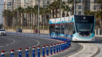 İzmir’de toplu ulaşım seferleri pandemi öncesi tertibe dönüyor