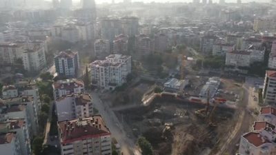 İzmir’de zelzelenin akabinde acil yıkılan 71 binada inşaat çalışmaları başladı