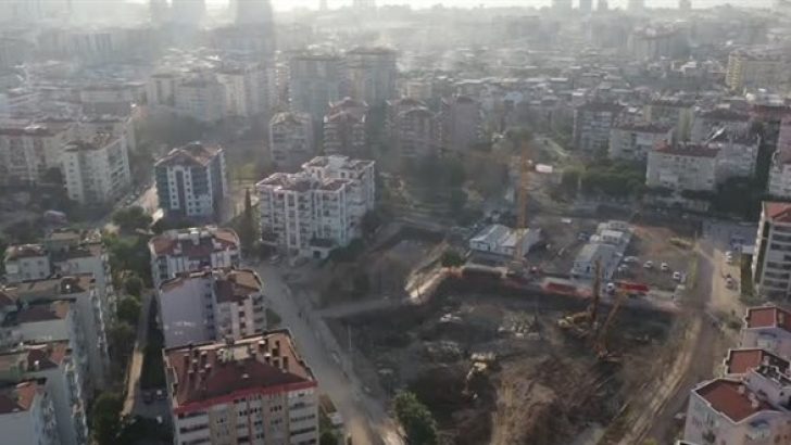 İzmir’de zelzelenin akabinde acil yıkılan 71 binada inşaat çalışmaları başladı
