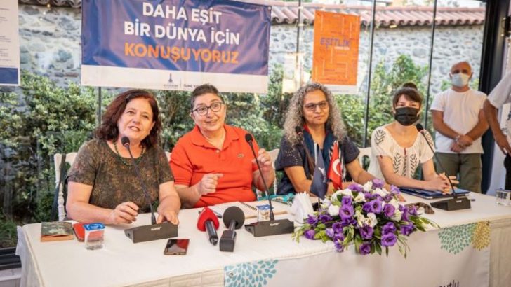 İzmir’in 30 ilçesinde bayan forumu