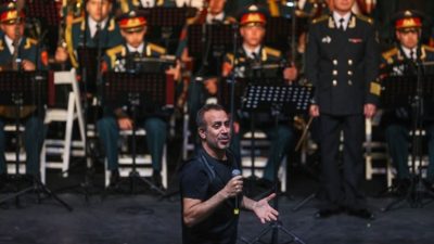 Kızılordu Korosu ve Haluk Levent İzmir’de konser verdi