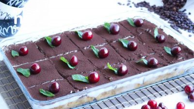 Labnesiz Borcamda Pratik Tiramisu (Videolu)