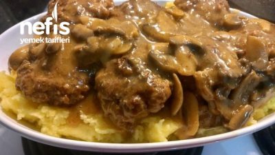 Patates Püresi Eşliğinde Mantar Soslu Köfte