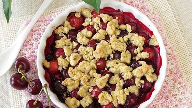 Şekersiz Vişneli Crumble