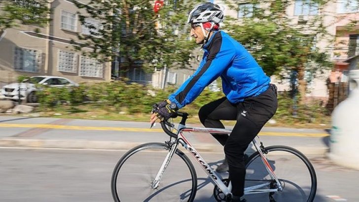 Trafik yüzünden bindiği bisiklet 13 yıldır ulaşım aracı oldu