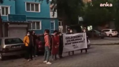 TÜGVA önünde protesto yapan öğrenciler: “Gencecik insanların gelecekleriyle adeta dalga geçiyorlar”
