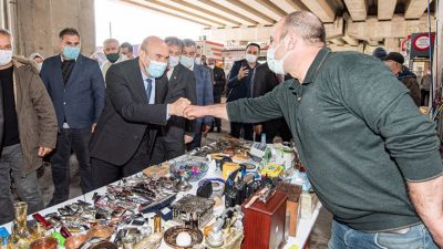 Tunç Soyer esnafla bir ortaya geldi: Dayanak vermeye devam edeceğiz