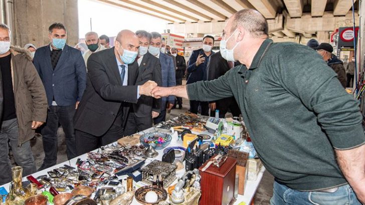 Tunç Soyer esnafla bir ortaya geldi: Dayanak vermeye devam edeceğiz