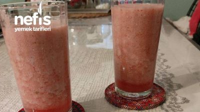 Yeşil Elma Ve Nar Suyu