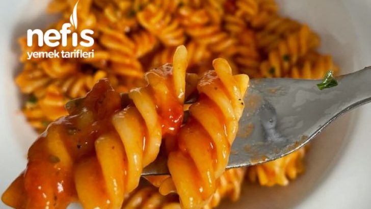Domatesli Ve Mozarellalı Tek Tencere Makarna