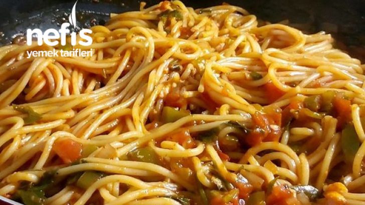 Enfes Sosuyla Pişen Spagetti