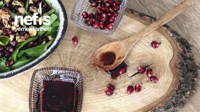 Narlı Roka Salatası