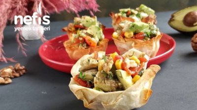 Yufka Çanağında Avakado Salatası