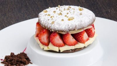 Ballı Çilekli Makaron