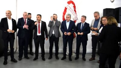 Bornova’da 300 AKP’li CHP’ye katıldı