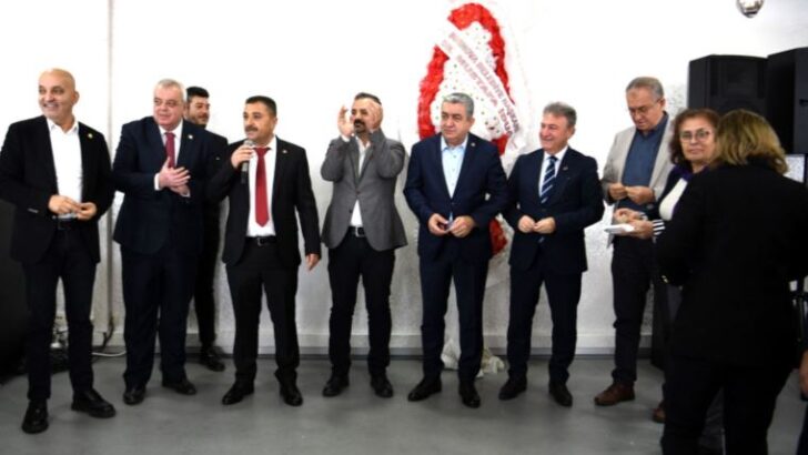 Bornova’da 300 AKP’li CHP’ye katıldı