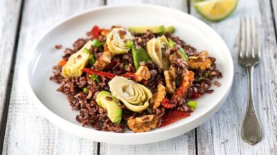 Cevizli Enginar Ve Yabani Pirinç Salatası