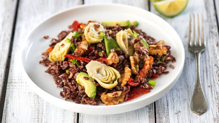 Cevizli Enginar Ve Yabani Pirinç Salatası