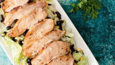 Ekşi Krema Soslu Tavuklu Salata