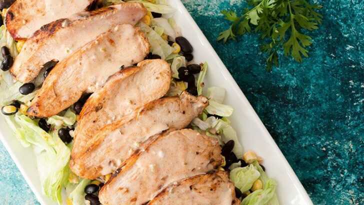 Ekşi Krema Soslu Tavuklu Salata