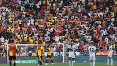 Göztepe taraftarı dönemi “Emre Can istifa” diyerek açtı