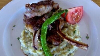 Izgara Kuzu Pirzola Ve Patlıcan Beğendi