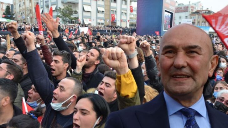 İzmir tek ses: ‘Hükümet istifa’