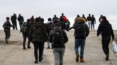 İzmir’de 70 kaçak göçmen yakalandı
