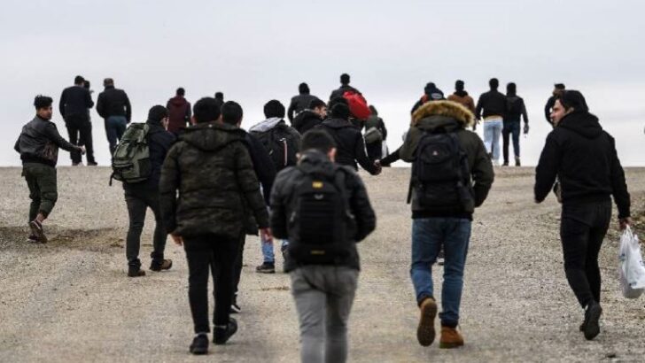 İzmir’de 70 kaçak göçmen yakalandı