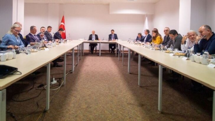 İzmir’de belediyeler paklık için güç birliğine gitti