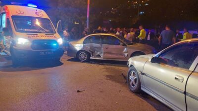 İzmir’de iki araba çarpıştı: 2’si çocuk 6 yaralı