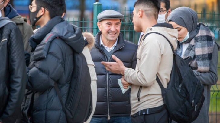 İzmir’de taşınan üniversite öğrencilerine fiyatsız nakliye