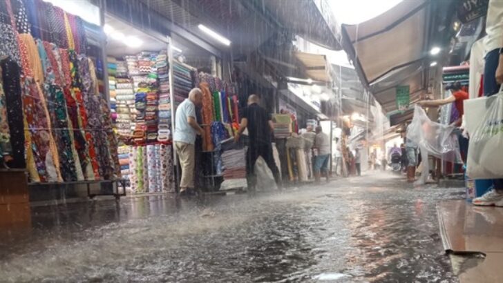 İzmir’i tekrar sel vurdu: Kemeraltı Çarşısı su altında kaldı