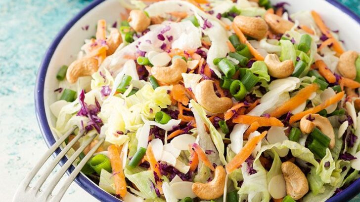 Kaju Fıstıklı Ve Soya Soslu Marul Salatası