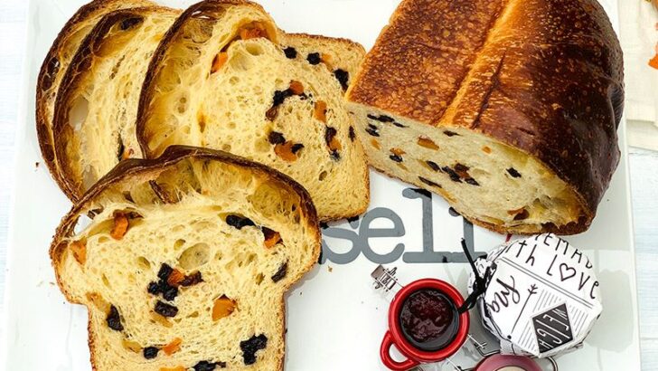 Kuru Meyveli Tepsi Ekmeği