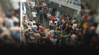 Nakliyeciler İzmir’de kontak kapatarak artırımları protesto etti