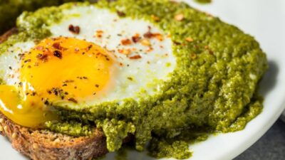 Pesto Soslu Yumurta