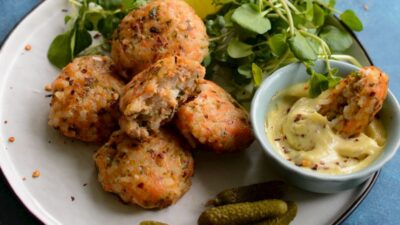 Pirinçli Somon Köfteleri Ve Yeşil Salata